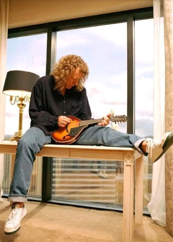 Led Zeppelin’s Robert Plant joins Establishment after accepting CBE from Prince Charles