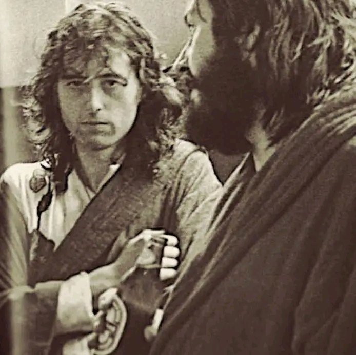 Backstage Mayhem and Mystique: Jimmy Page and John Bonham Embody the Wild Energy of Led Zeppelin’s 1977 U.S. Tour