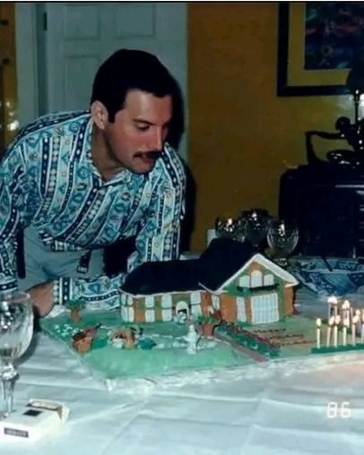 A Sanctuary of Stardust: Freddie Mercury’s Beloved Garden Lodge in Kensington Listed for £30 Million as Mary Austin Bids Farewell to a Legend’s Last Home