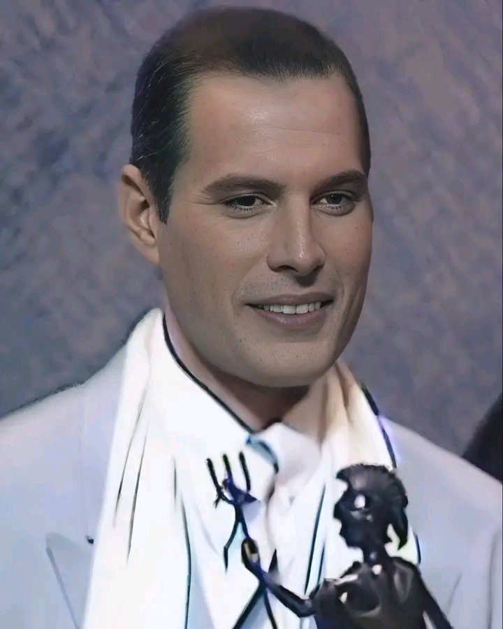 The Beauty of Time: Freddie Mercury’s Powerful Message on Aging, Confidence, and Living Life to the Fullest