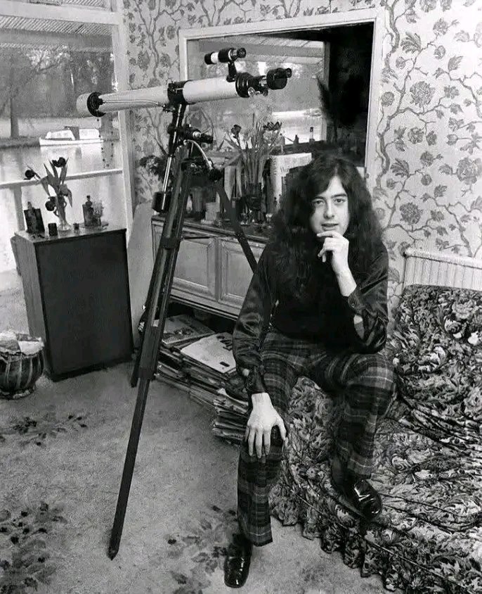 Where the Riff Was Born: Jimmy Page, the Thames Houseboat, and the Spark of Led Zeppelin’s ‘Whole Lotta Love’