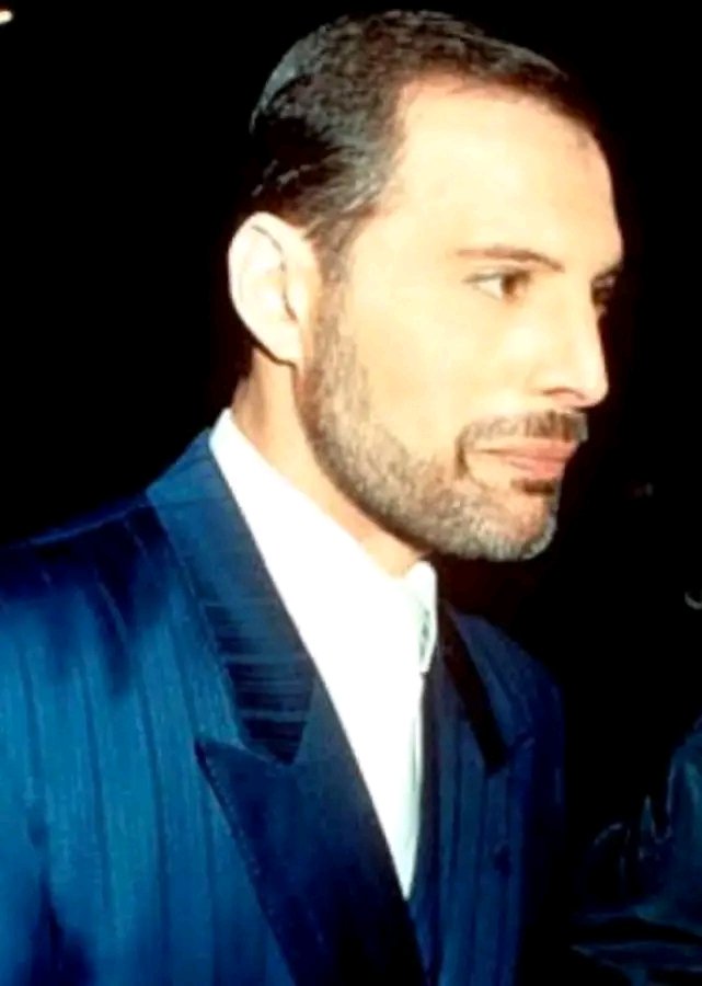 Beards, Bows, and Bold Reinvention: How Freddie Mercury’s April 1989 Image Shift and Queen’s ‘I Want It All’ Heralded a New Era