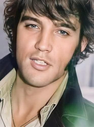 Elvis Presley, a private jet, and a hamburger thief: “Pow! Then pow!”
